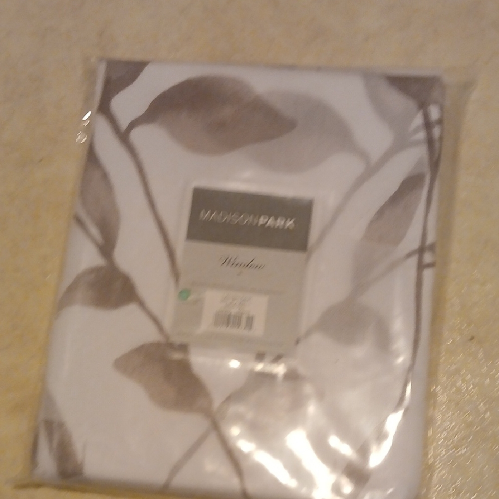 Madison Park White and Brown Leaf Design Bedding